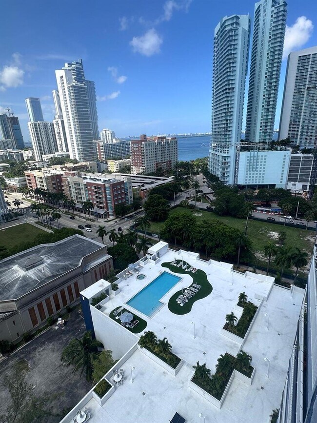 Foto del edificio - 275 NE 18th St