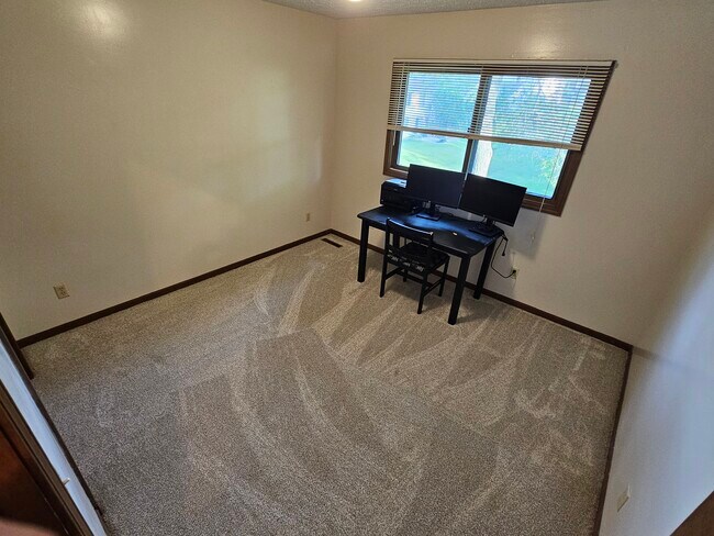 Building Photo - 1317 Applegate Ln