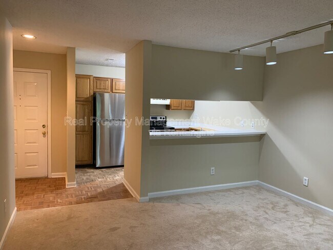 Foto del edificio - 700 Bishops Park Dr