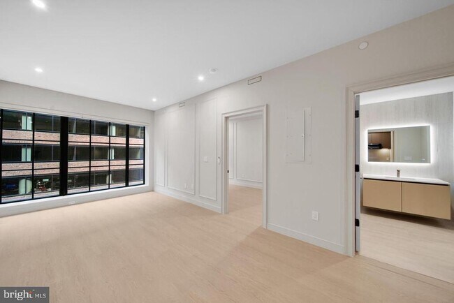 Foto del edificio - 2121 Ward Pl NW