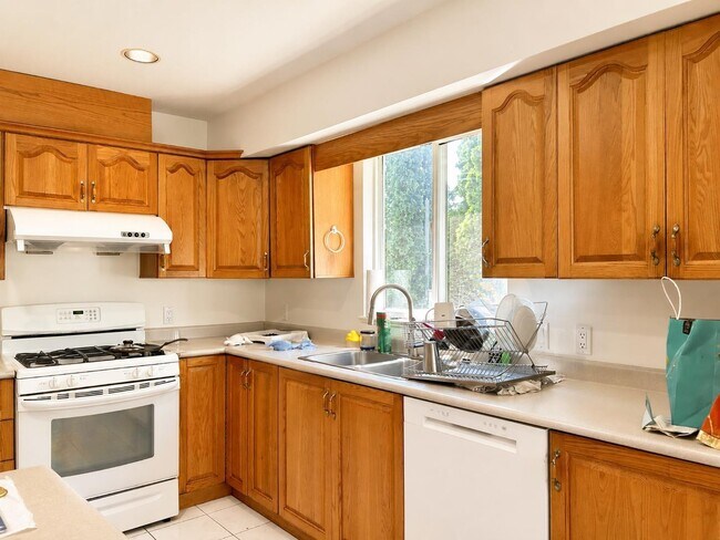 Photo du bâtiment - 8200 Nechako Dr