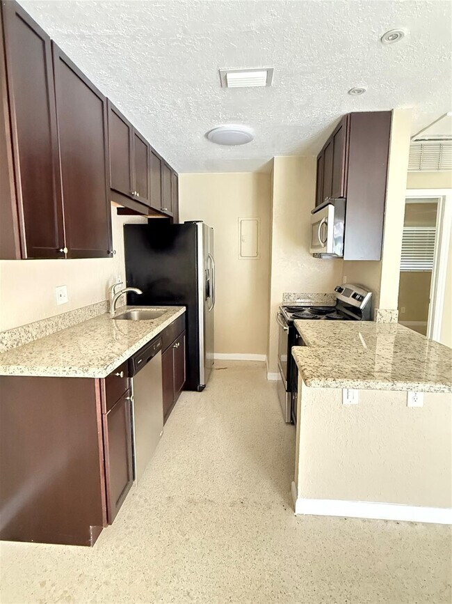 Foto del edificio - 835 NE 18th Ct