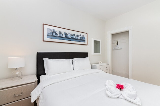Building Photo - 937 Rue Sainte-Marguerite