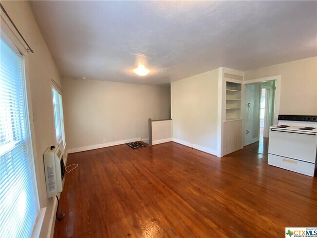 Building Photo - 530 Lindsey St