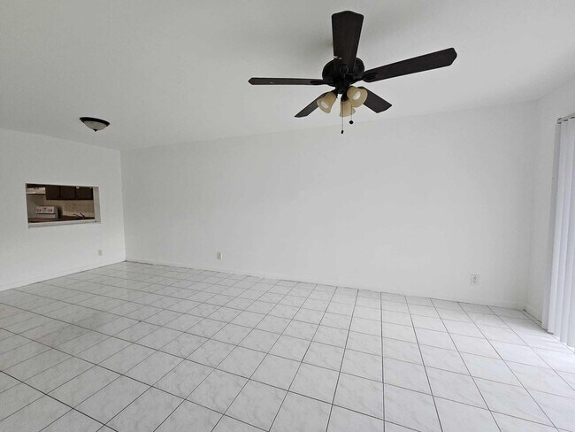 Foto del edificio - 8000 S Colony Cir