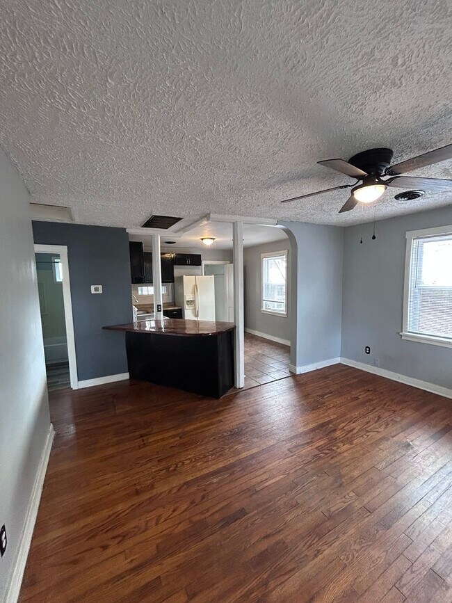 Foto del edificio - Available Now! | Charming 2 Bed, 1 Bath