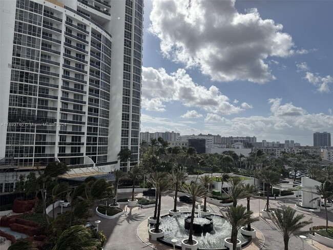 Foto del edificio - 18201 Collins Ave