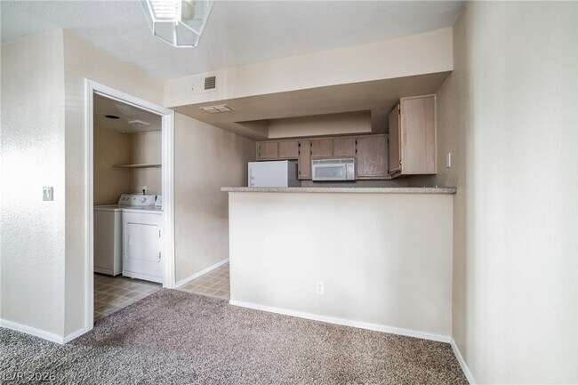 Foto del edificio - 8455 W Sahara Ave