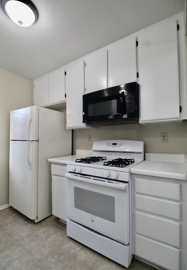 Foto del edificio - 10321 Azuaga St