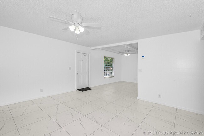 Foto del edificio - 8706 W Sample Rd