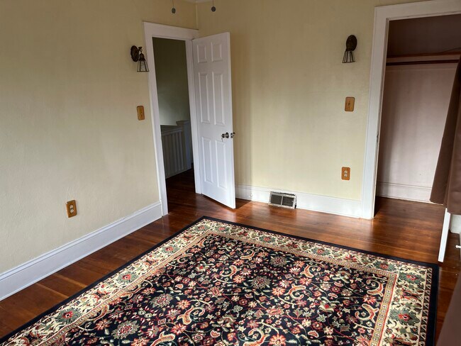 Building Photo - 786 E 5th St