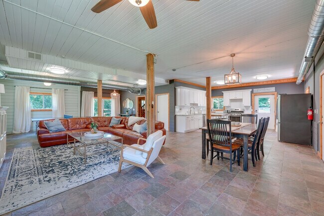 Building Photo - 27W172 Galusha Ave