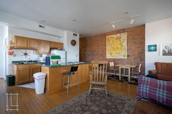 Foto del edificio - 79 Parsons Ave