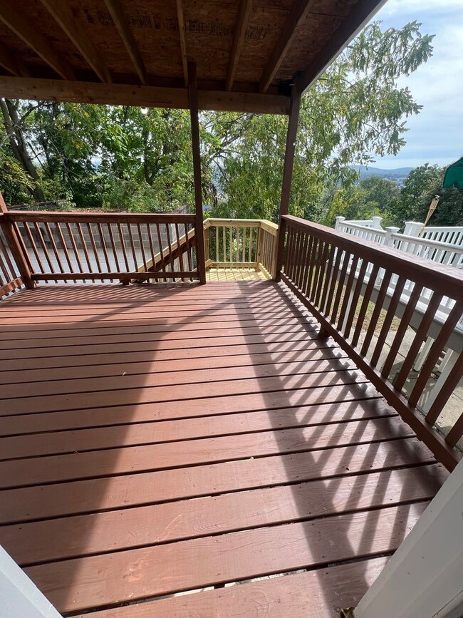 Building Photo - Large 2 Bed/1 Bath Single Family Home - $1...