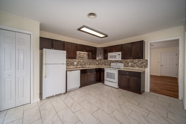 Foto del edificio - 72 Greenville Hwy