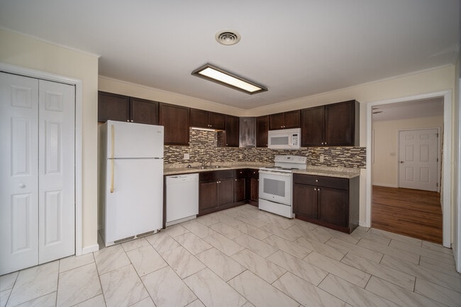 Photo - 72 Greenville Hwy Townhome