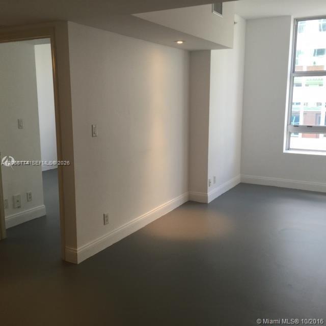 Foto del edificio - 111 E Flagler St