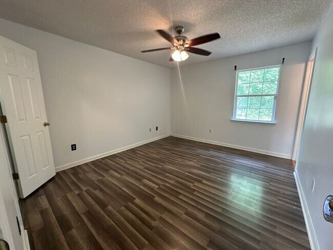 Foto del edificio - Great starter home very close to Fort Stewart