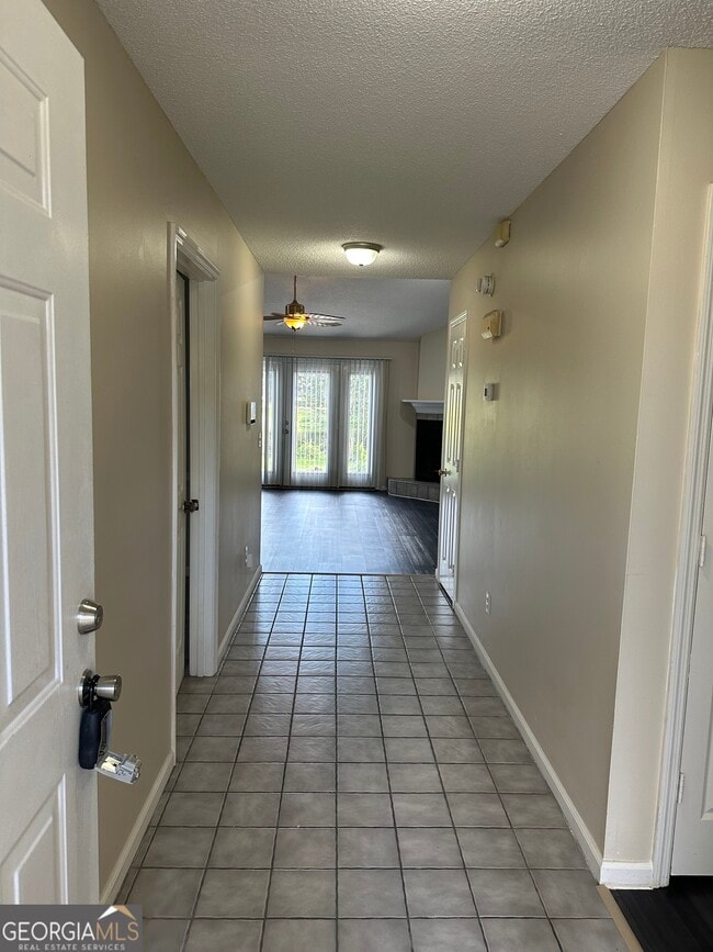 Building Photo - 214 Cypress Dr
