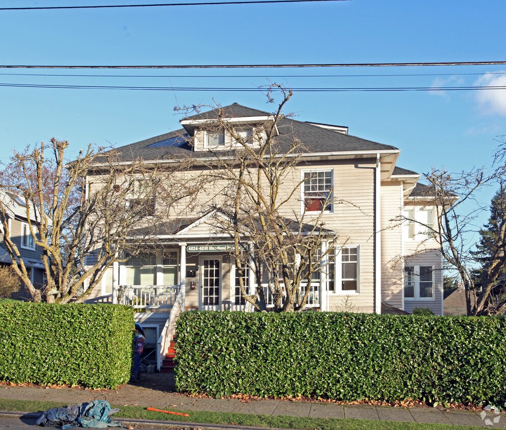 Primary Photo - 4024-4030 Woodland Park Ave N