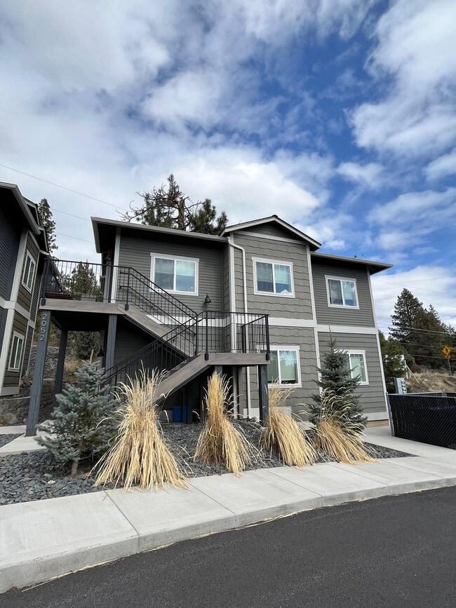 Building Photo - 2076 NW Black Pnes Pl