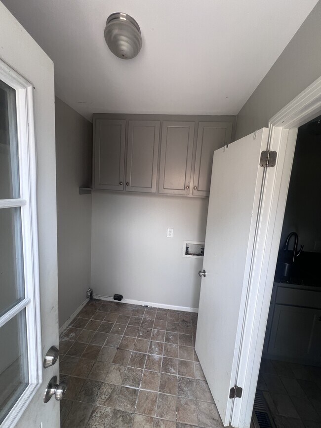Foto del edificio - 5125 Manorwood Ct