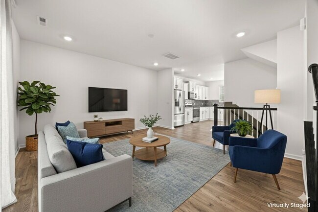 Foto del edificio - Your Perfect Charlotte Townhome Awaits — Bright, Modern, and Move-In Ready!