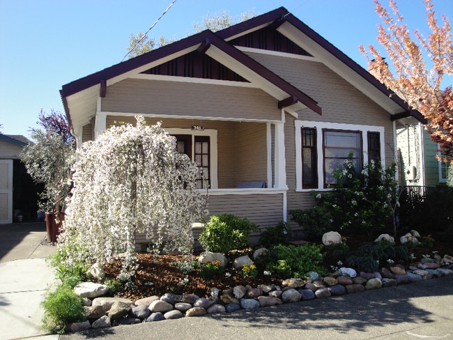 Building Photo - 346 Carrillo St