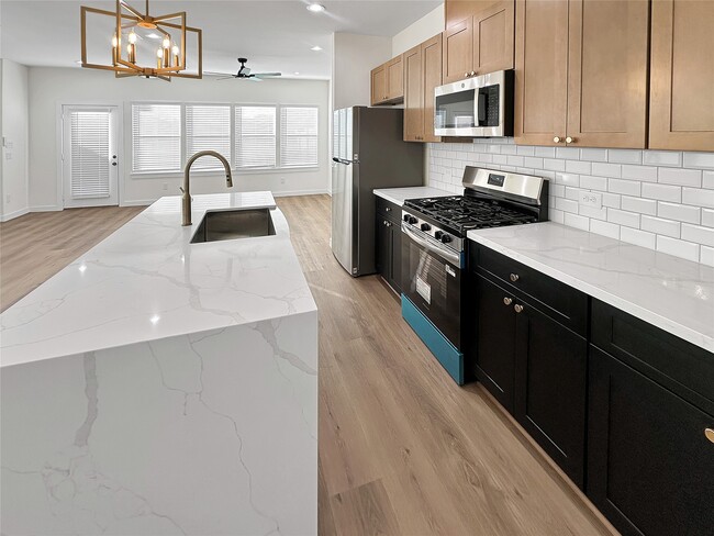 Building Photo - 6004 Bacher St