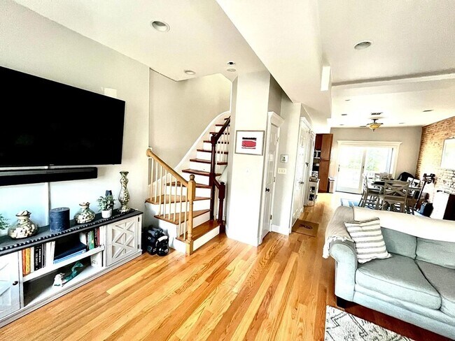 Foto del edificio - 667 E 5th St