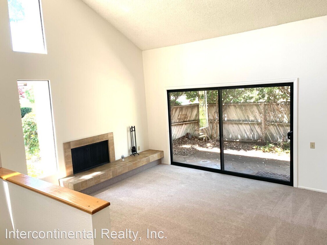 Foto principal - 2 br, 1.5 bath House - 202 N. Carillo Rd U...