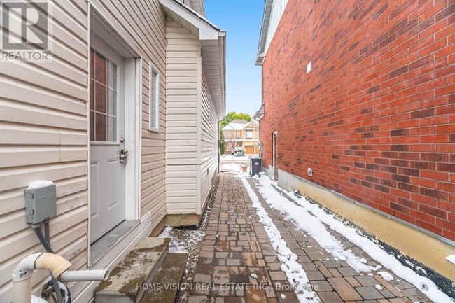 Building Photo - 799 Silverthorn Mill Ave