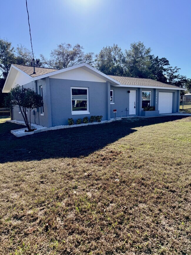 frente - 21414 SW Honeysuckle St