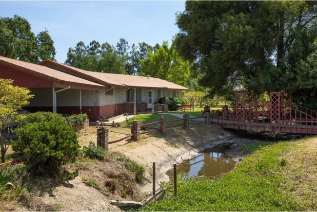 Building Photo - 124 E Evans Reimer Rd