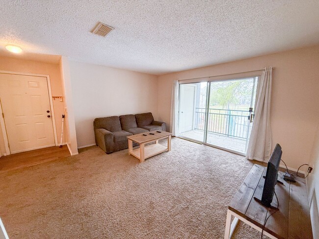 Building Photo - Windsor Park #924