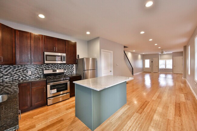 Building Photo - 5210 Pulaski Ave
