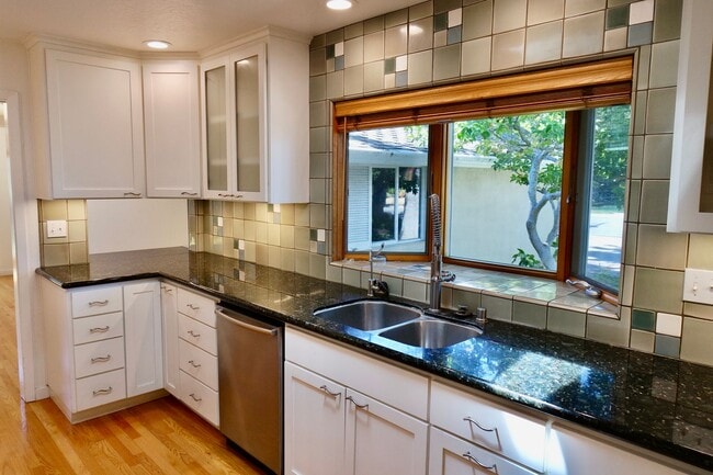Building Photo - Third-Acre of Serenity