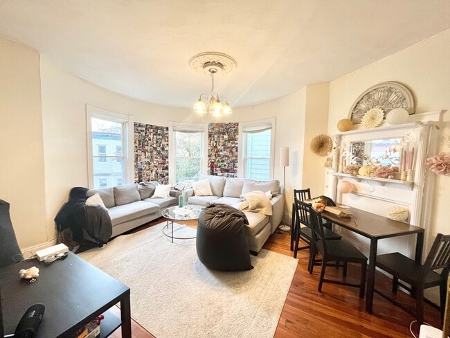 Building Photo - 8 Carmel St