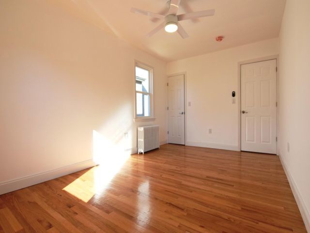 Building Photo - 555 Davis Ave