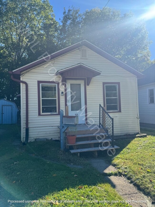Building Photo - Cozy 2 Bedroom Home