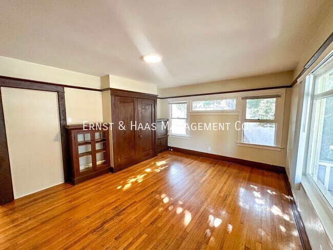Foto del edificio - 1376 Loma Ave