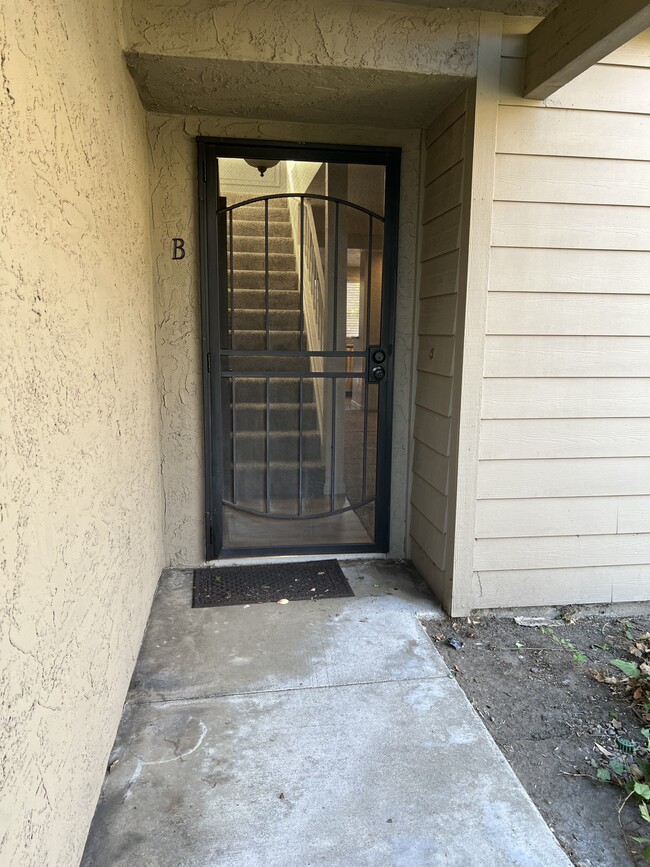 Front entrance - 1508 Gustavo St