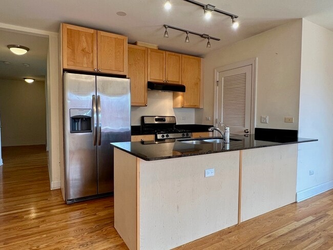Building Photo - 838 W 31st St