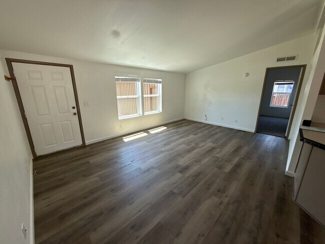 Foto del edificio - PETS Considered! SW Old Mill Area 4 Bdrm, ...