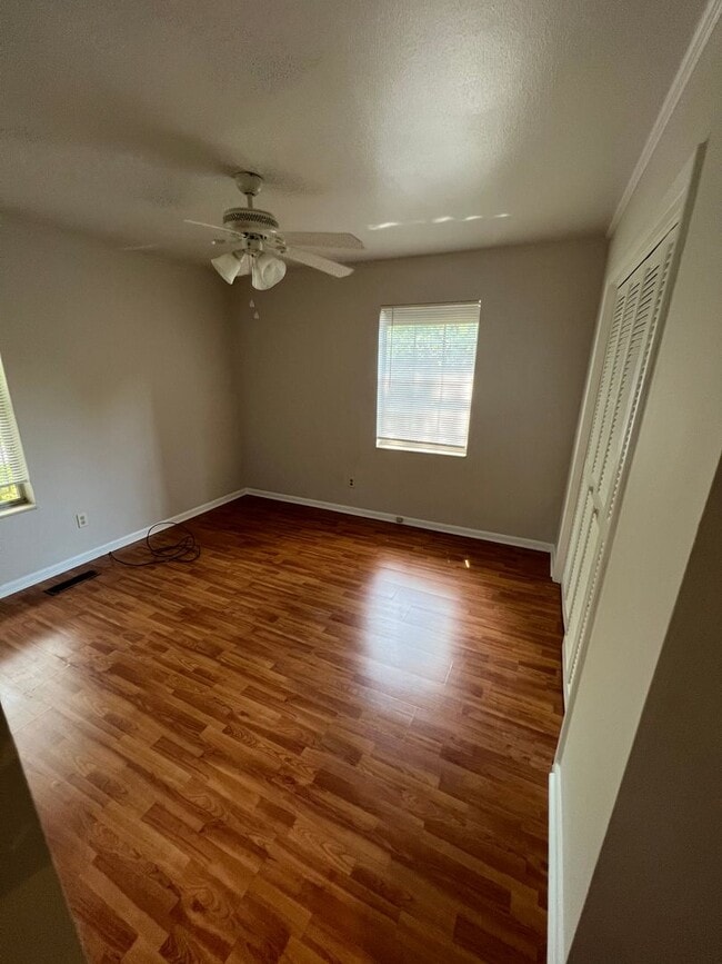 Building Photo - 1910 Rhonda Dr