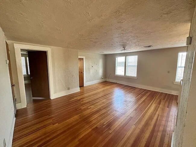 Building Photo - 731 Deans Row Ave