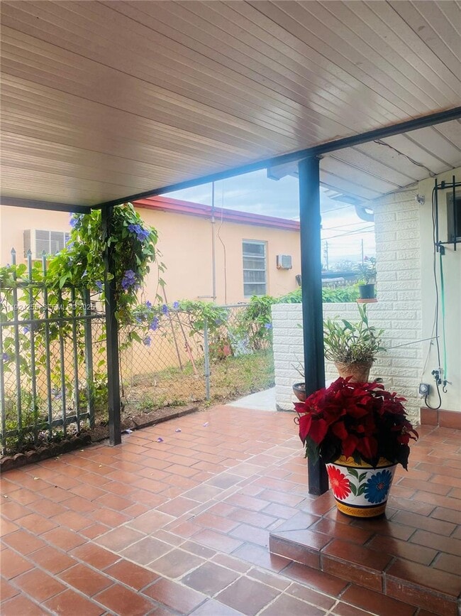 Foto del edificio - 6831 SW 2nd St