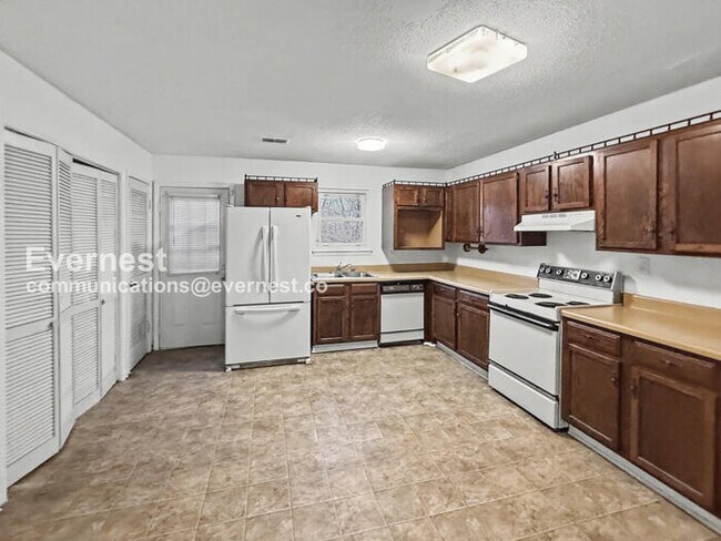 Foto del edificio - 2 Bed/2 Bath Townhome with Fenced Yard / Pet-Friendly / Vouchers Accepted / Available Now!