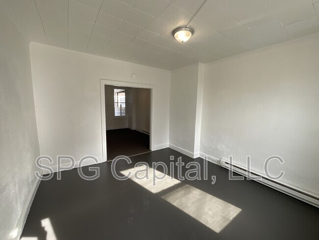 Foto del edificio - 141 E Maple St