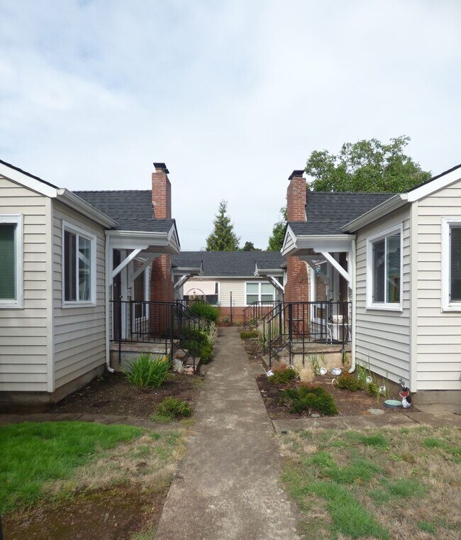 Foto del edificio - Rent Special: 1/2 Off March's Rent 1 bed 1 bath Duplex near Bush Park!